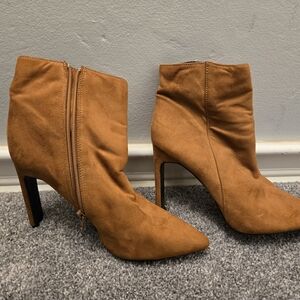 Elegant Tan Ankle Boots Size 9